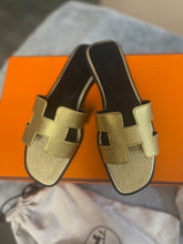 Load image into Gallery viewer, Gold Oran Sandals
