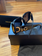 Load image into Gallery viewer, Black DG sunglasses
