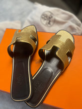 Load image into Gallery viewer, Gold Oran Sandals
