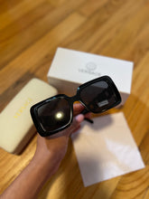 Load image into Gallery viewer, Black V. sunglasses
