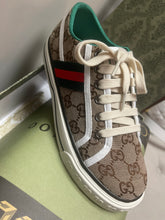 Load image into Gallery viewer, Brown Pattern sneakers
