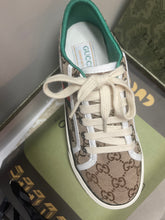 Load image into Gallery viewer, Brown Pattern sneakers
