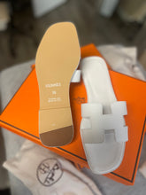 Load image into Gallery viewer, White Oran Sandals
