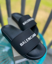 Load image into Gallery viewer, Black &amp; white sandals
