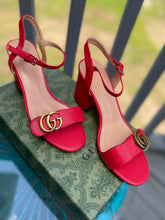 Load image into Gallery viewer, Red low heels
