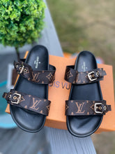 Load image into Gallery viewer, Brown monogram sandals
